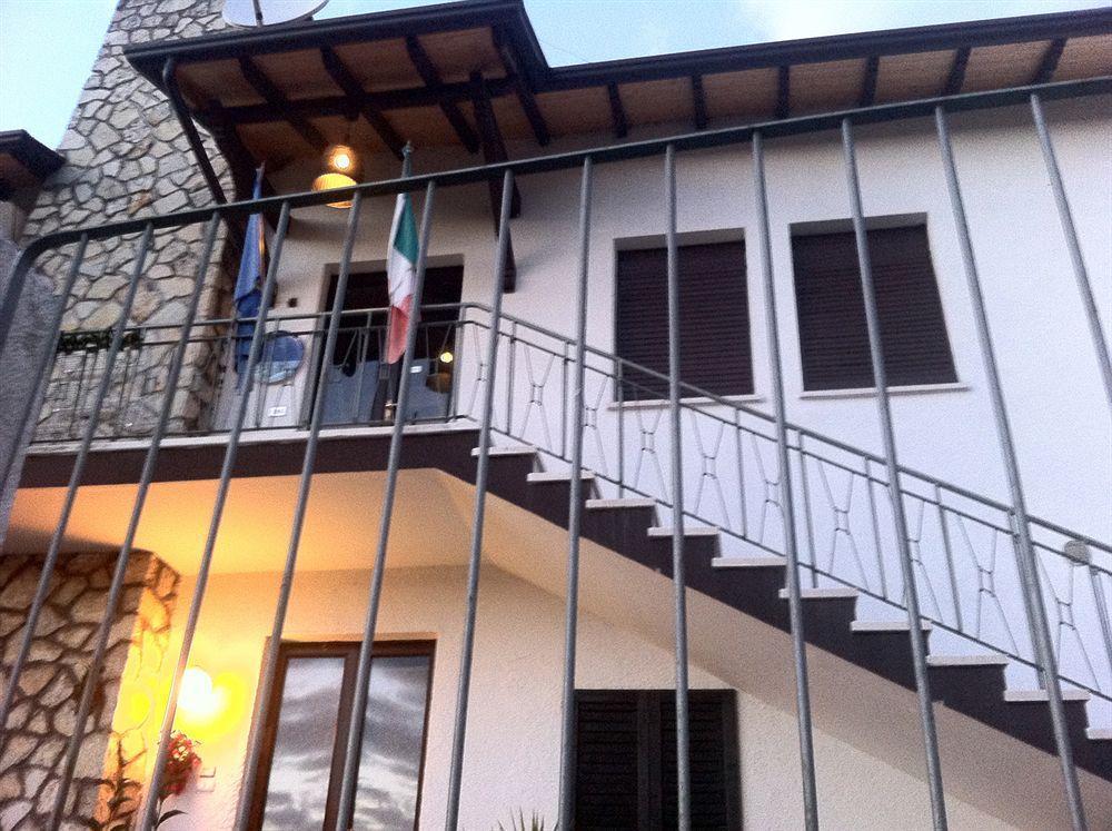سالو Guest House Villa De Ros المظهر الخارجي الصورة